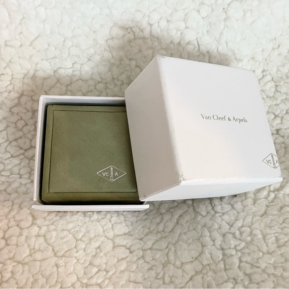 Van Cleef & Arpels Gift Box Set - Picture 2 of 6